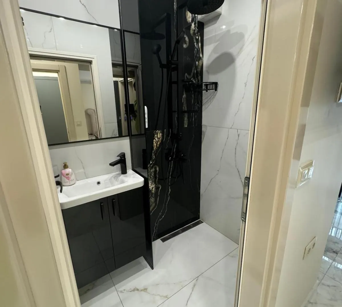 Luxurious House With Three Deluxe Rooms & Free Parking Sofia Apartament