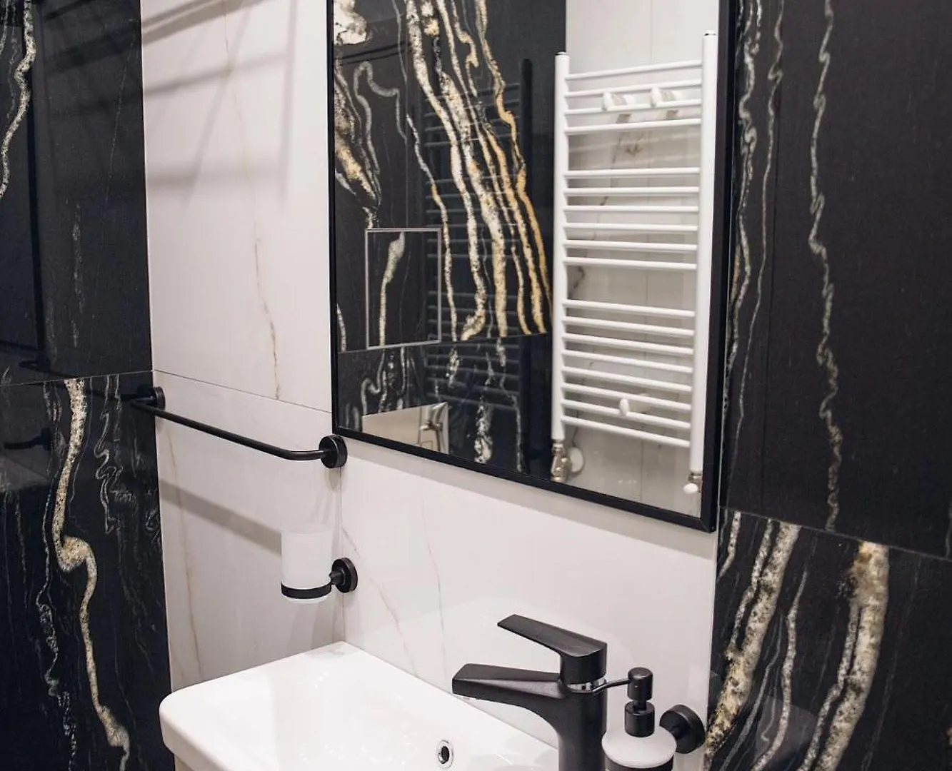 Luxurious House With Three Deluxe Rooms & Free Parking Sofia Apartment