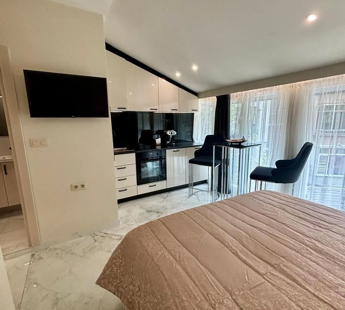 Luxurious House With Three Deluxe Rooms & Free Parking Sofia Apartment