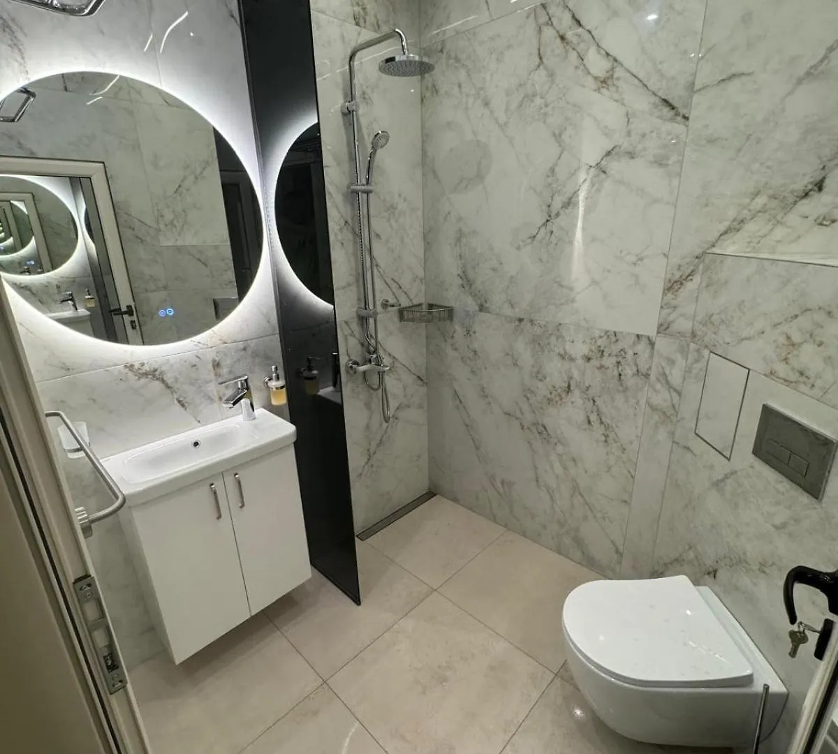 Luxurious House With Three Deluxe Rooms & Free Parking Sofia Apartment