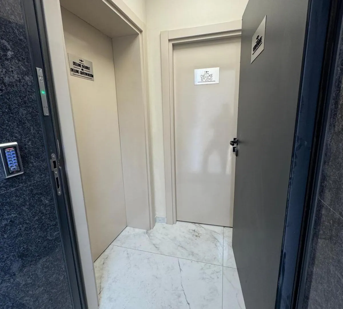 Apartmán Luxurious House With Three Deluxe Rooms & Free Parking Sofie