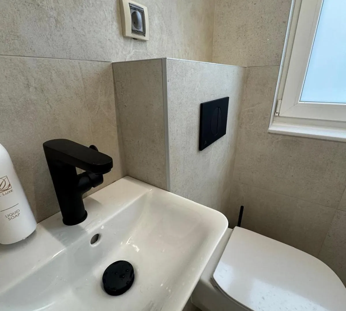 Apartment Luxurious House With Three Deluxe Rooms & Free Parking Sofia Bulgaria