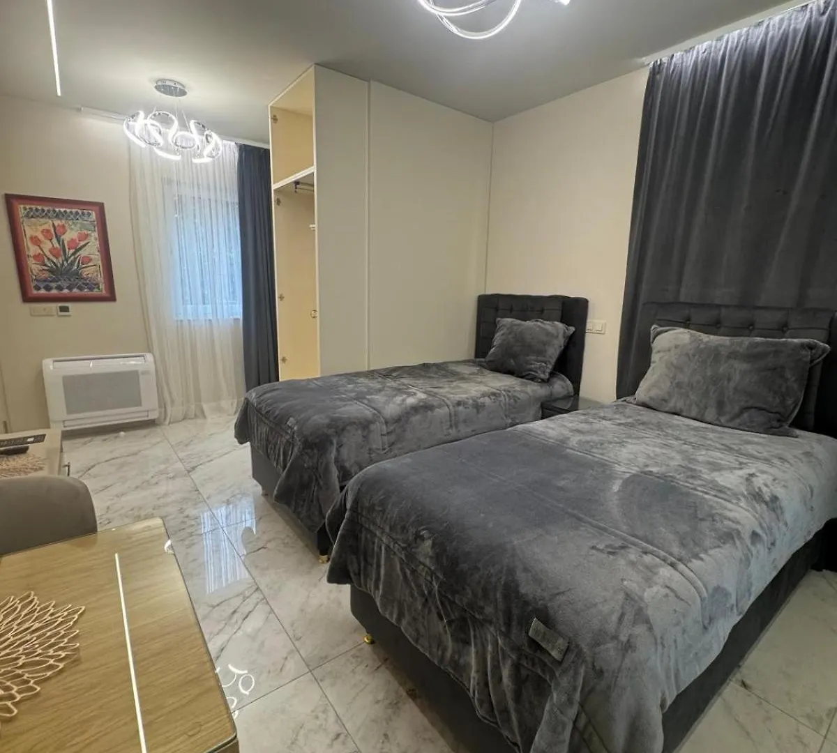 Luxurious House With Three Deluxe Rooms & Free Parking Sofia Apartment
