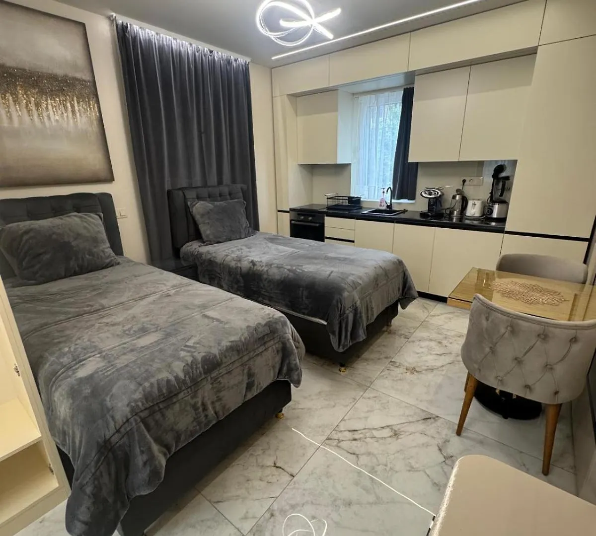 Luxurious House With Three Deluxe Rooms & Free Parking Sofia Apartment