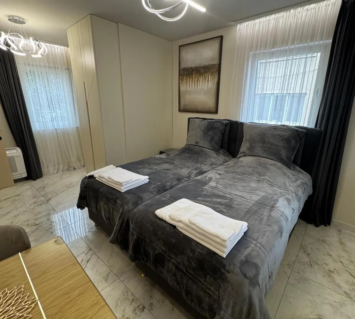 Luxurious House With Three Deluxe Rooms & Free Parking Sofie 0*,