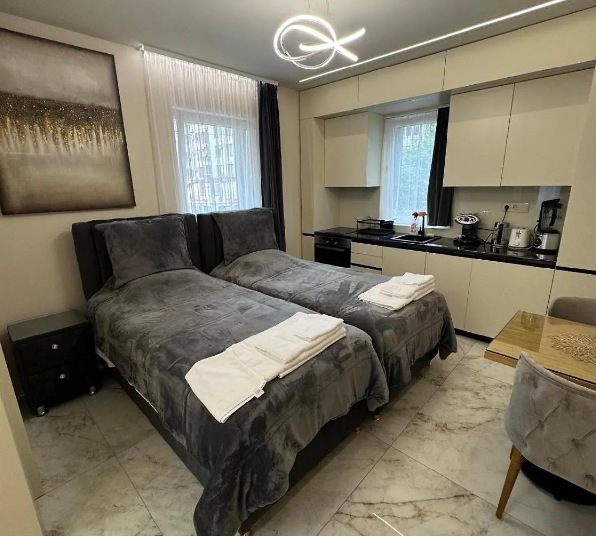 Luxurious House With Three Deluxe Rooms & Free Parking Sofie Apartmán