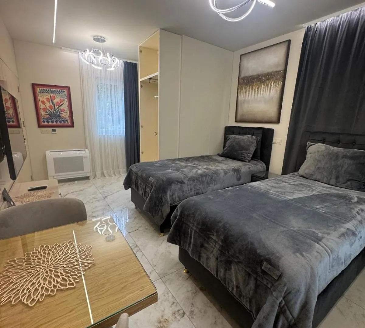 Luxurious House With Three Deluxe Rooms & Free Parking Sofia