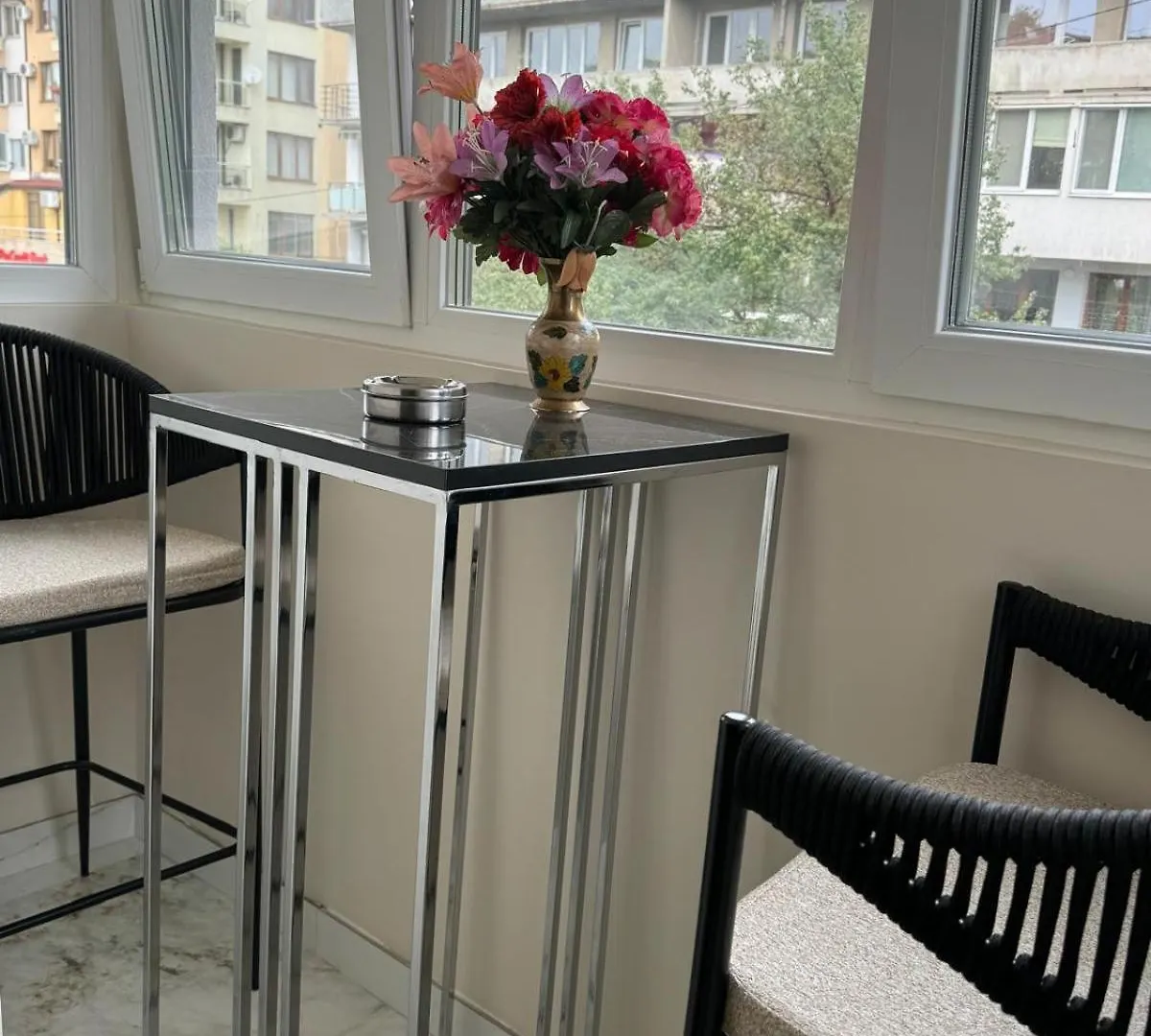 Appartement Luxurious House With Three Deluxe Rooms & Free Parking Sofia Bulgarije